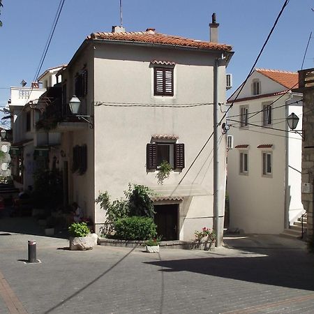 Apartments Dobrinj Bagian luar foto